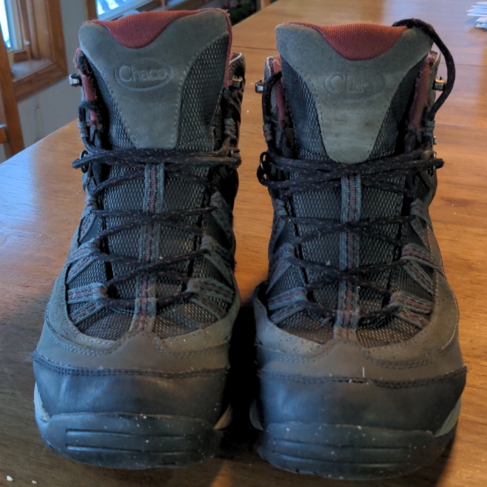 Chaco men's size 11 hiking boots